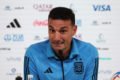 Lionel Scaloni, técnico da Argentina, fala durante coletiva de imprensa no principal centro de mídia em Doha, Catar - Metrópoles