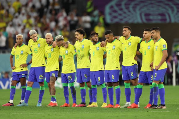 Por que o Brasil tinha sete jogadores no ataque no gol da Croácia