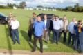 O presidente Bolsonaro se manifesta após derrota nas urnas para seus apoiadores em beira de laguinho no Palácio do Alvorada - Metrópoles