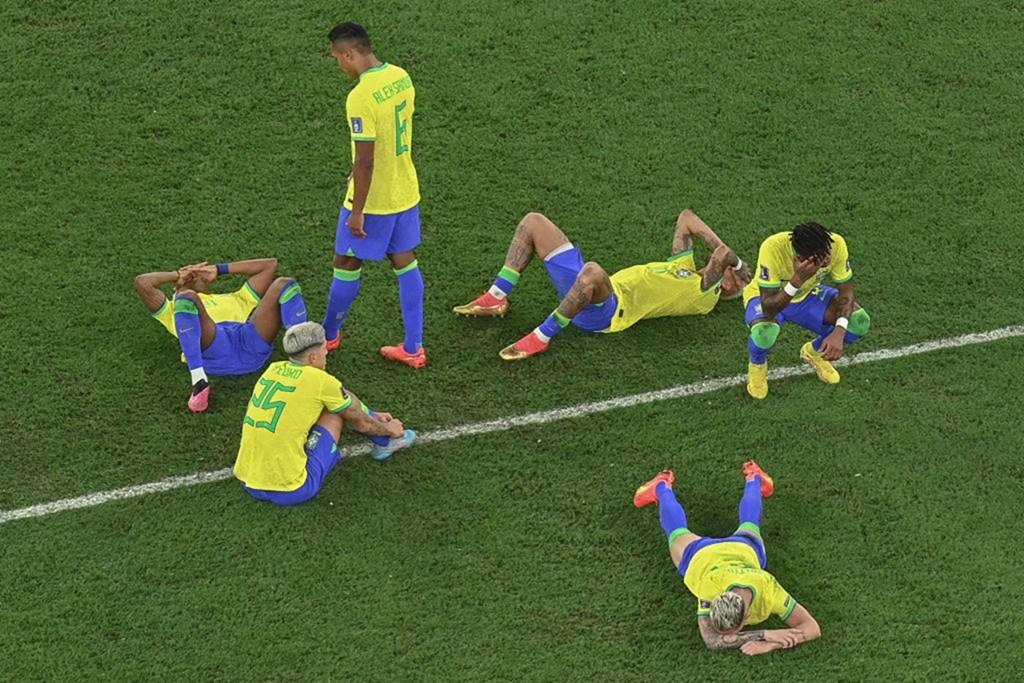 Colocar os robôs em campo agora. Pq está triste #brasil #selecaobras, Football