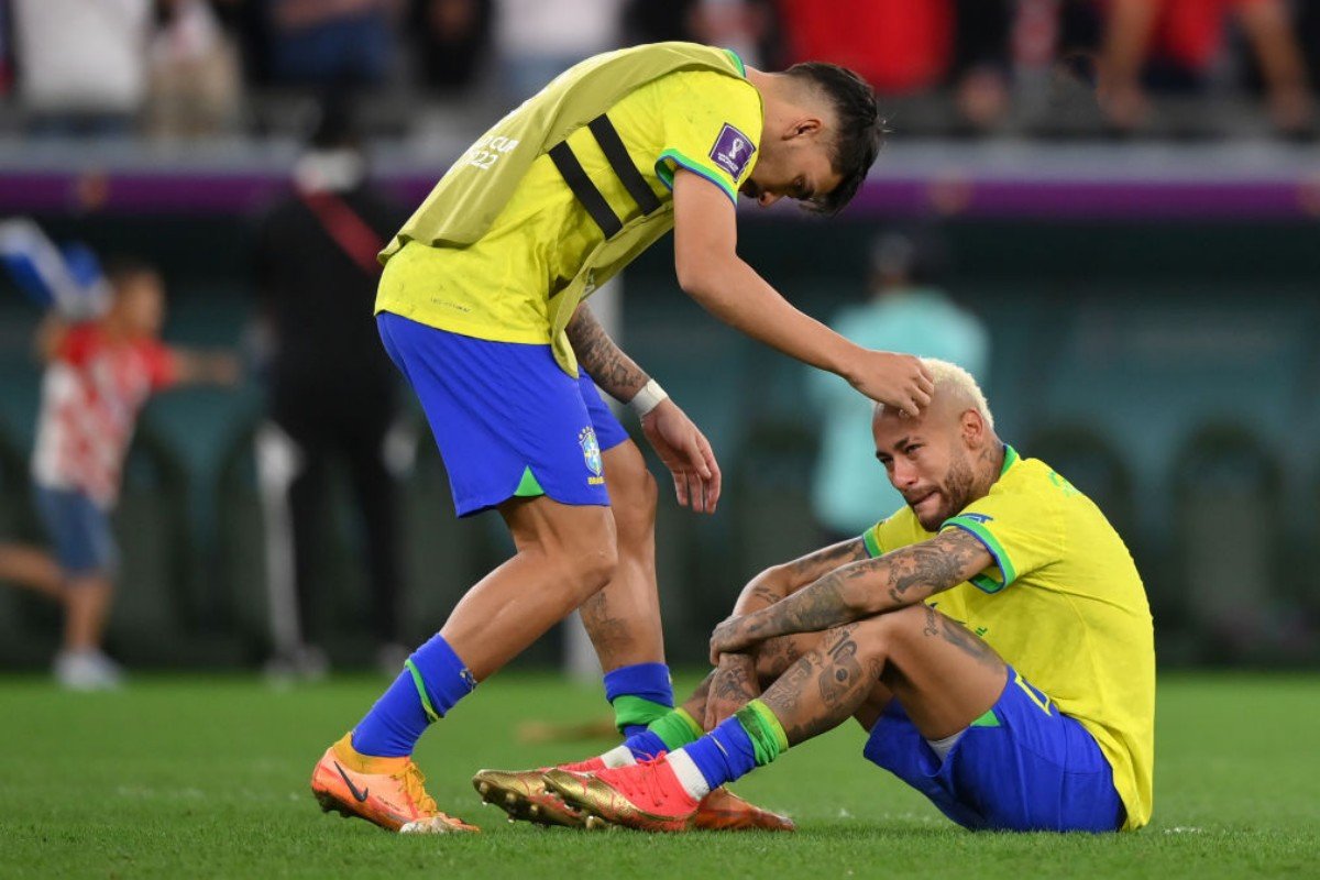 Vini Jr. e Thiago Silva lamentam eliminação do Brasil na Copa: 'Dolorida' e  'pior momento