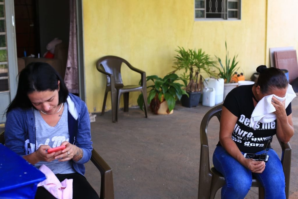 Mulheres sentadas em cadeiras