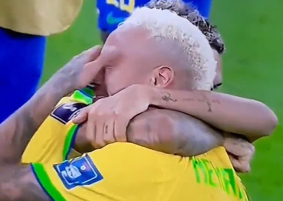 Neymar adota o 'óculos juliet' em chegada ao embate Brasil e Croácia, Esporte Clube