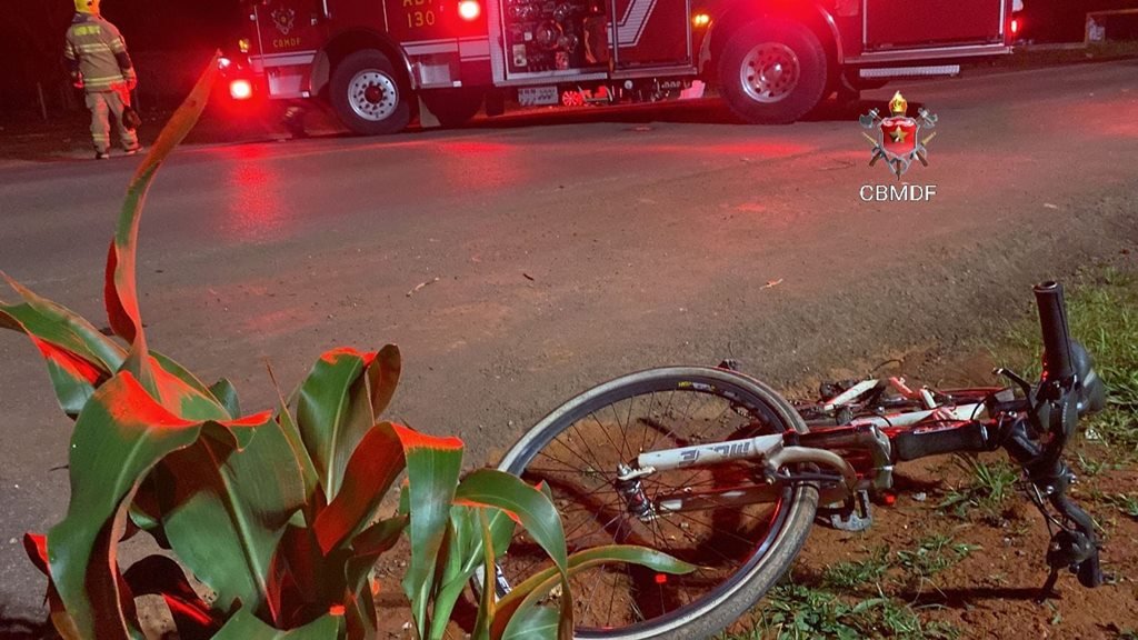 Acidente Envolvendo Moto, Carro E Bicicleta Deixa 2 Mortos Na DF-230 ...