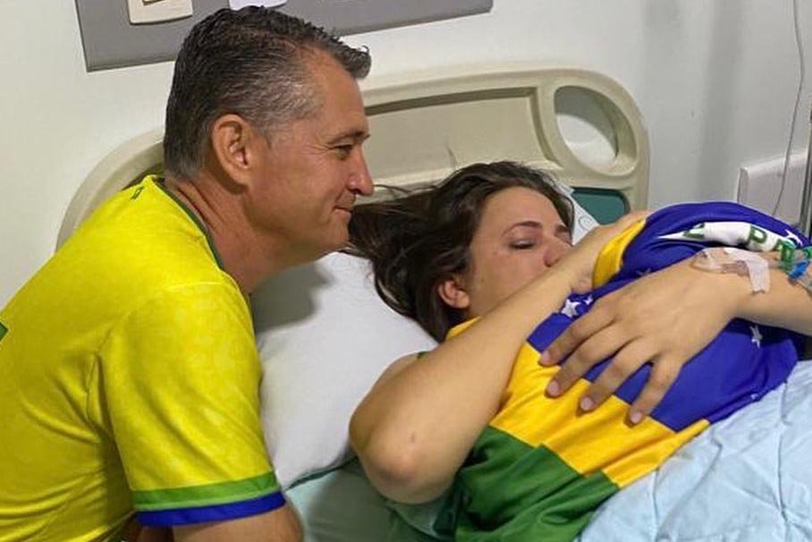 Pai, mãe e bebê - Metrópoles