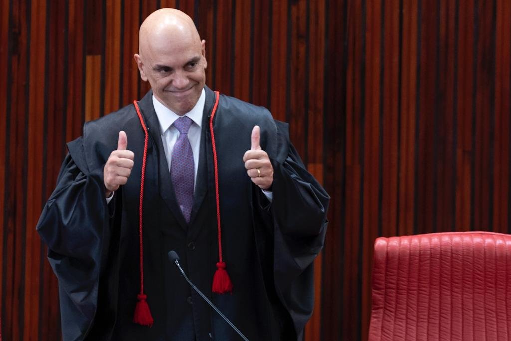 Imagem colorida de Alexandre de Moraes no plenário do TSE - Metrópoles