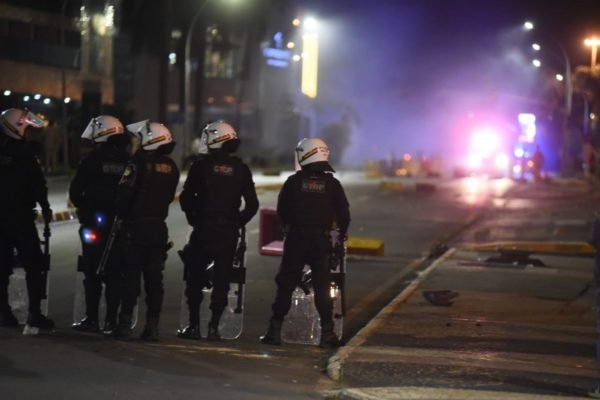 foto-7-bolsonaristas-promovem-caos-e-destruição-confronto-policia-centro-asa-norte-brasilia-12122022