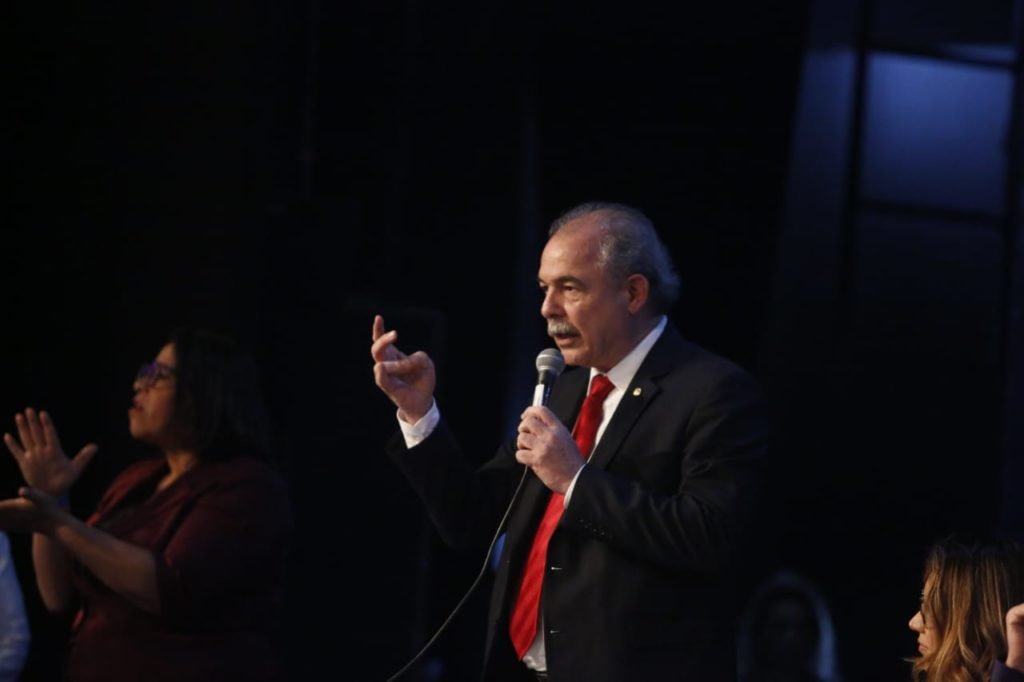 Presidente eleito Lula da Silva participa de reunião aberta, no auditório do CCBB, para receber os relatórios elaborados pela equipe de transição. Na imagem, o recém anunciado presidente do BNDES, Aloizio Mercadante - Metrópoles