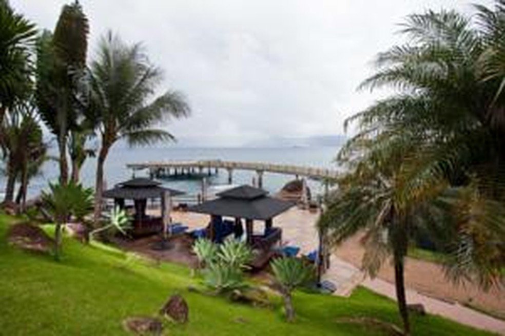 A mansão em Ilhabela também tem heliponto