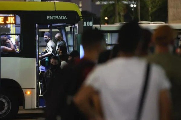 Antt Contraria Decisão Da Justiça E Apreende ônibus Fretados Metrópoles 2818