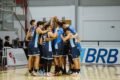 Brasília Basquete junto em quadra - Metrópoles
