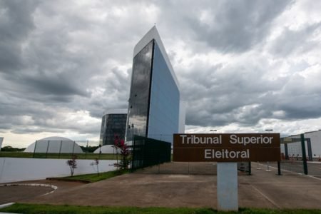 Fotografia colorida de prédio do Tribunal Superior Eleitoral (TSE)