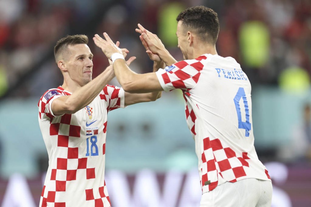 Mislav Orsic, da Croácia, comemora seu gol durante a partida do 3º lugar da Copa do Mundo da FIFA Qatar 2022 entre Croácia e Marrocos