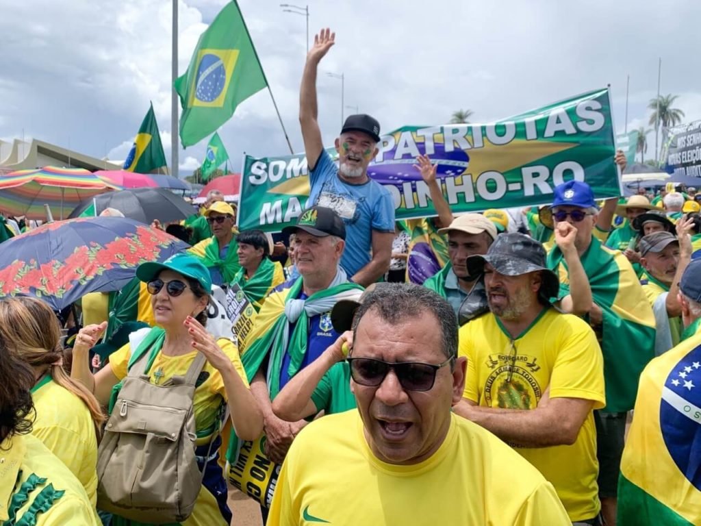 DF: Raios Atingem QG, Bolsonarista Leva Choque E Vai Para O Hospital ...