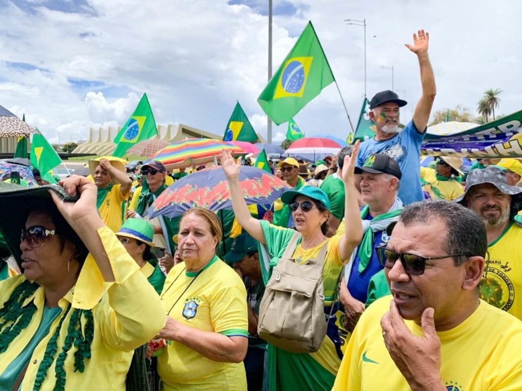 manifestação bolsonarista no QG do Exército Brasília na data 18-12-2022 - Metrópoles