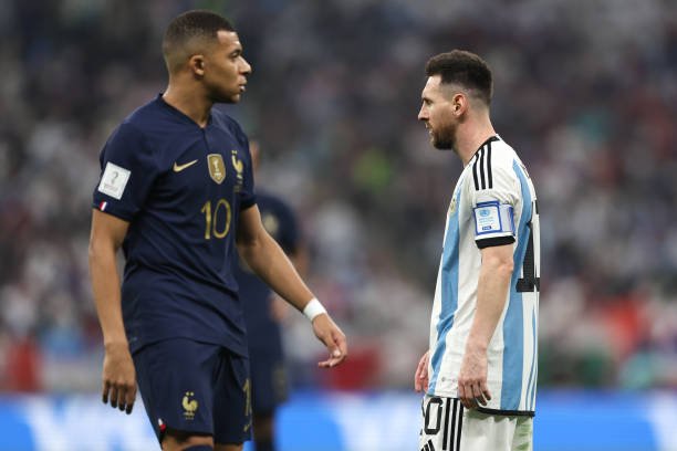 Messi bate primeiro pênalti da Argentina e brasileiros dizem que