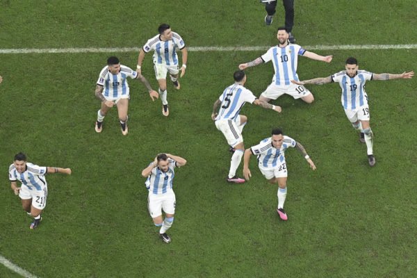 Nos pênaltis, Argentina se sagra tricampeã do Mundo