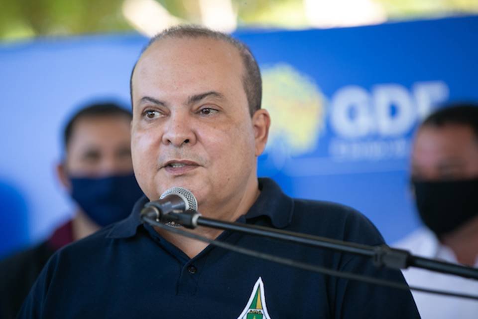 Governador Ibaneis assina ordem de serviço para duplicação de via de acesso  a Brazlândia (DF) - Brasília - R7 DF Record