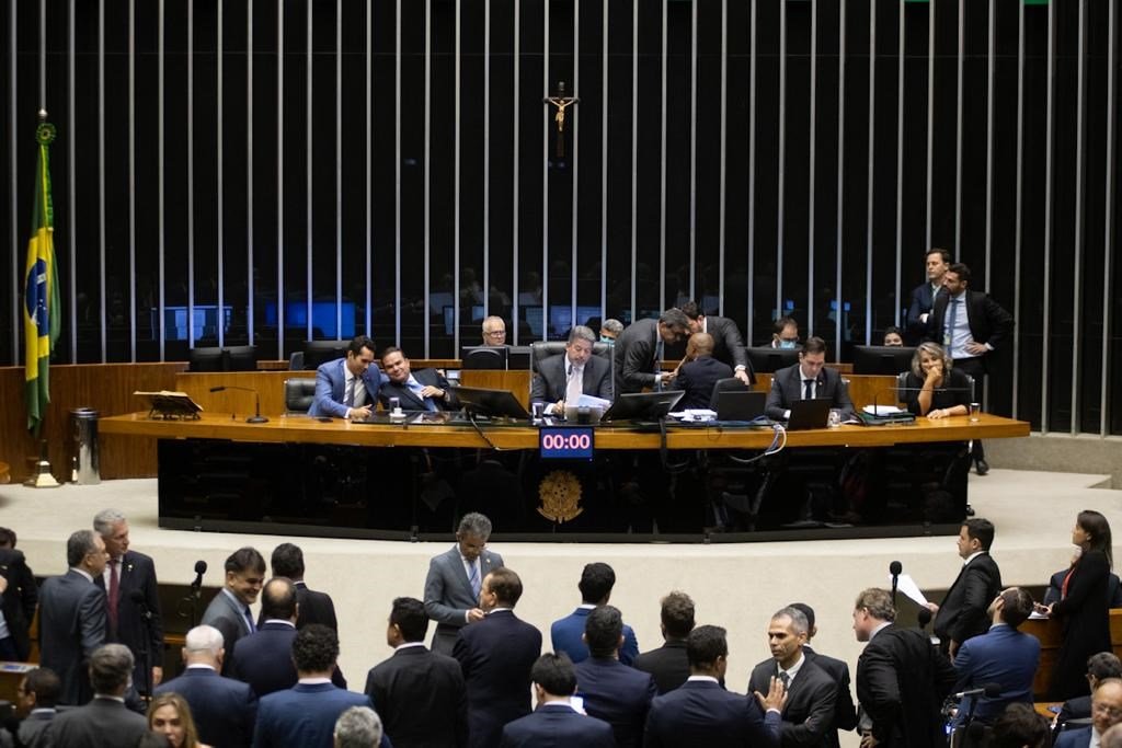 Imagem colorida mostra o plenário da Câmara dos Deputados durante sessão - Metrópoles