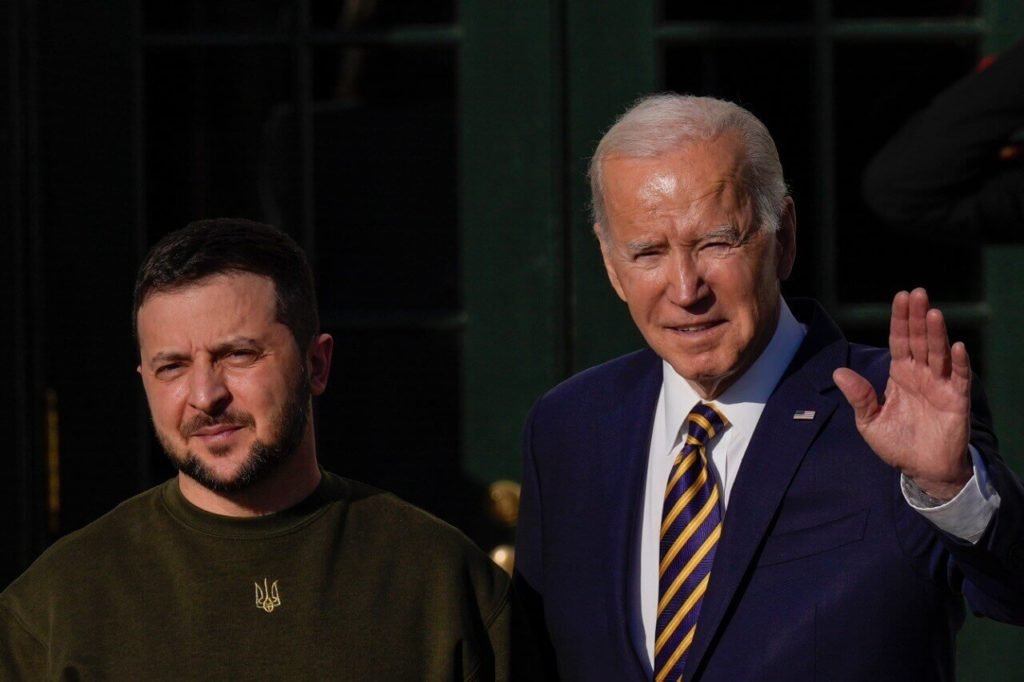Foto colorida mostra Zelensky e Joe Biden, presidente dos EUA - metrópoles
