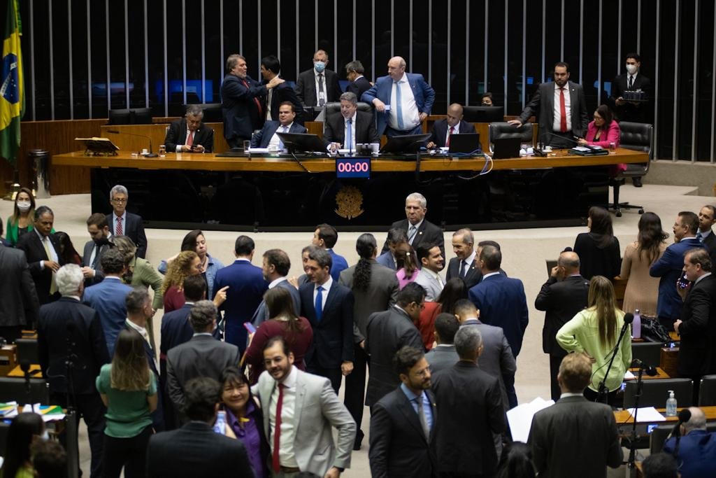 Resultado da votação do segundo turno da PEC da Transição no plenario da câmara - metrópoles