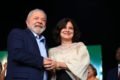 Lula cumprimenta Nisia Trindade, socióloga, professora e servidora da Fiocruz indicada ao Ministério da Saúde em cerimônia de anúncio de resultado da transição - Metrópoles