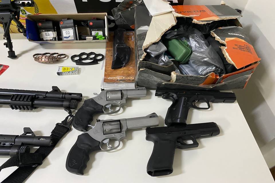 Bolsonarista tentou explodir arsenal e pretendia distribuir armas, diz  polícia - Tem Londrina