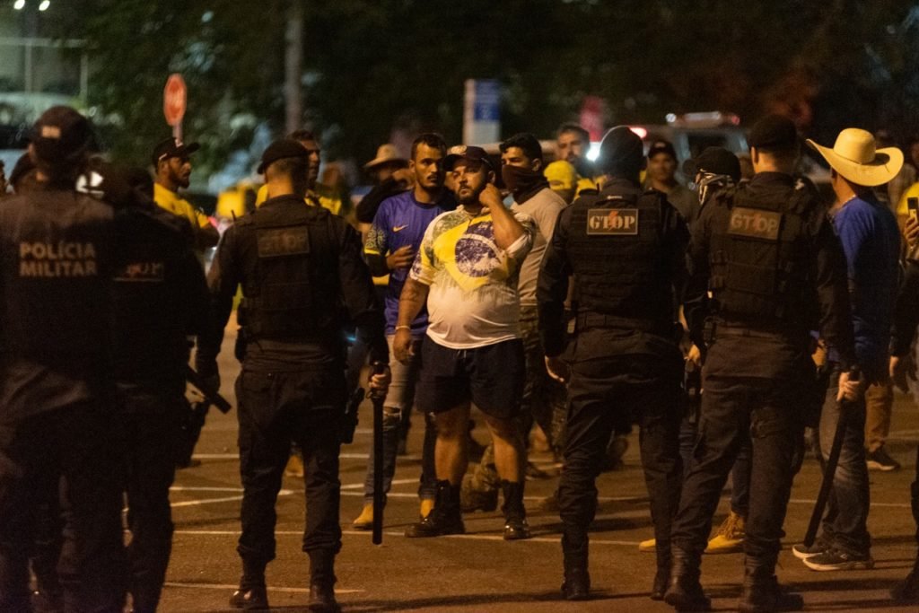 Bolsonarista tentou explodir arsenal e pretendia distribuir armas, diz  polícia - Tem Londrina