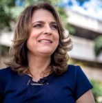 A reitora da Universidade de Brasília, Márcia Abrahão sorrindo em foto - Metrópoles