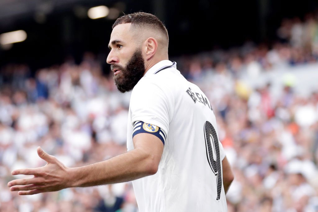 Benzema se machuca e perderá estreia, diz imprensa da França