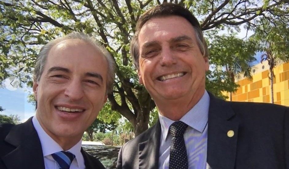 Fotografia colorida de Veneu Jordão e o presidente Jair Bolsonaro