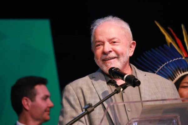 Chegou a hora de dizer adeus a Bolsonaro. E fazer oposição dura a Lula