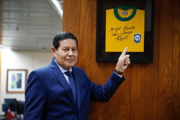 Mourão sobre morte de Pelé: “Valoroso atleta e militar”