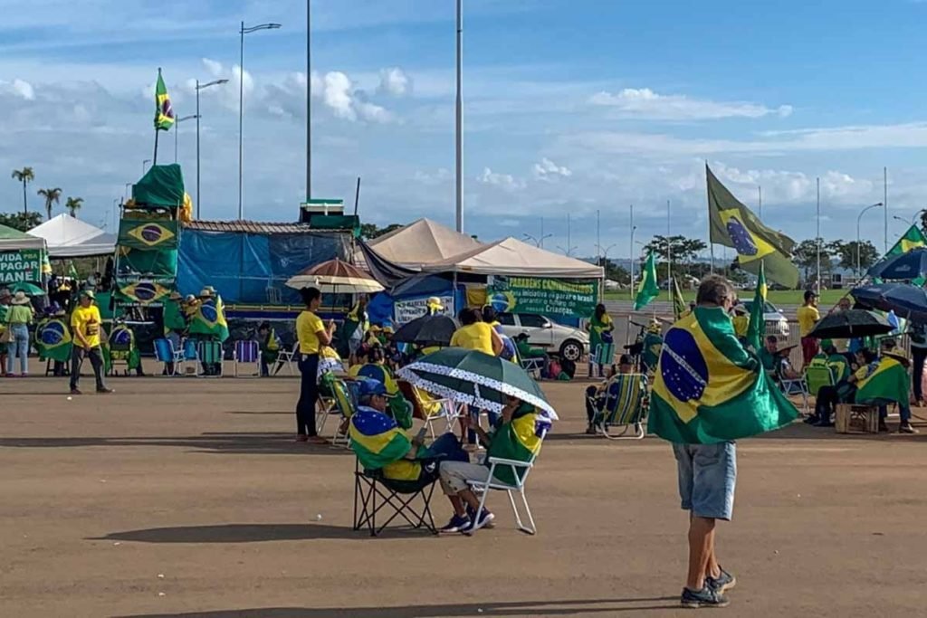 Apoiadores de Bolsonaro em frente ao Quartel General do Exército - Metrópoles