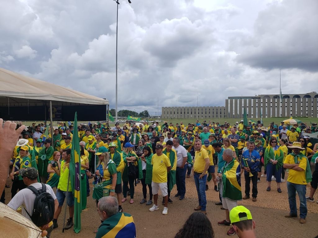 Se eu ver um bolsonarista vestido de azul e levantando uma