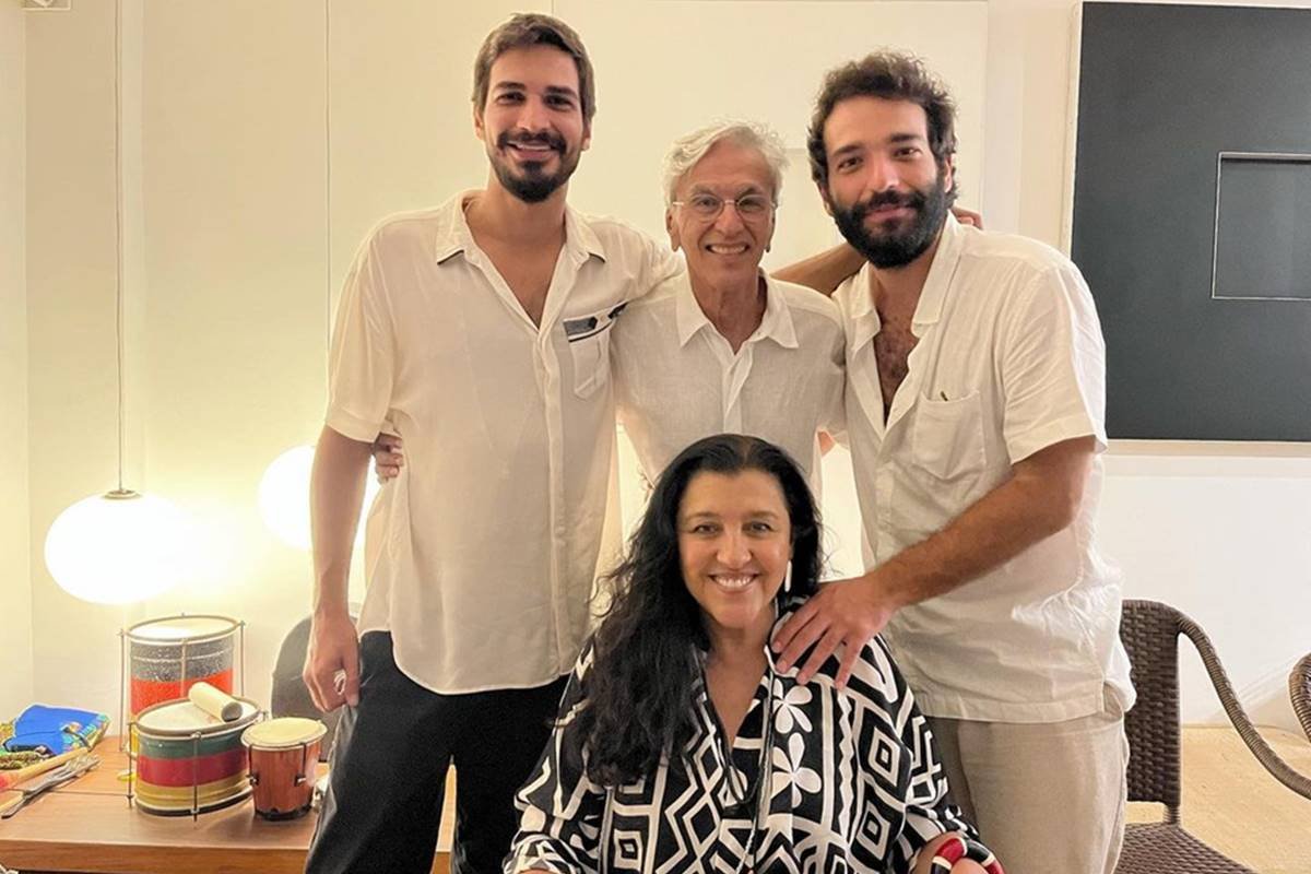 Regina Casé se irrita com especulação de namoro gay de Humberto Carrão ...