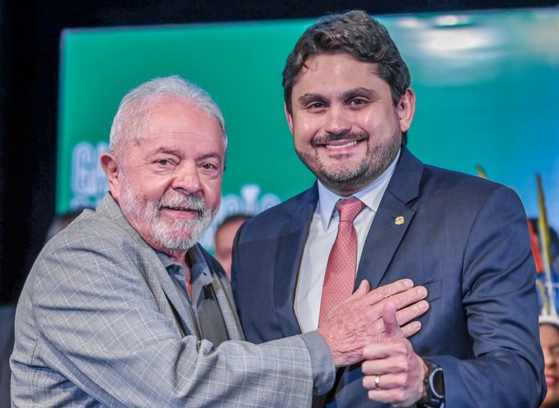 Lula cumprimenta Juscelino Filho, indicado para o Ministérios das Comunicações