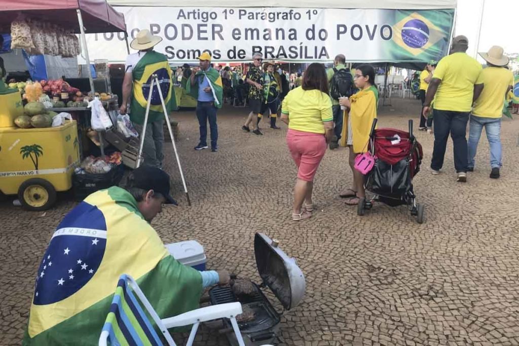 acampamento de apoiadores do presidente jair bolsonarista no QG do exército em brasília completa 30 dias - metrópoles