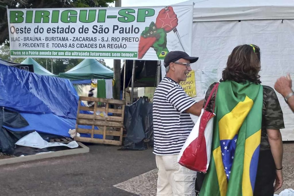 barraca de são paulo durante ato bolsonarista no Qg do exército - Metrópoles
