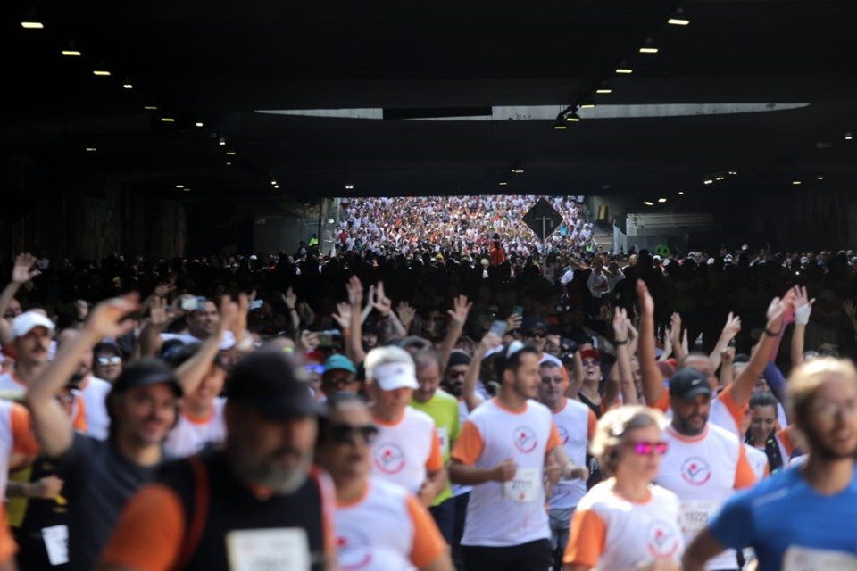Imagem colorida mostra corredores que participaram da 97ª Corrida de São Silvestre, em São Paulo - Metrópoles