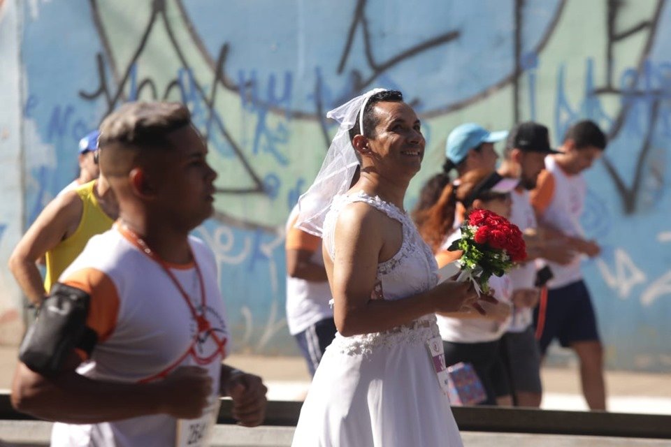 Imagem colorida mostra corredores que participaram da 97ª Corrida de São Silvestre, em São Paulo - Metrópoles