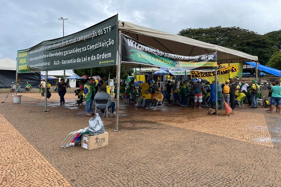 Dá pra começar uma guerra: os pedidos por armas no QG bolsonarista