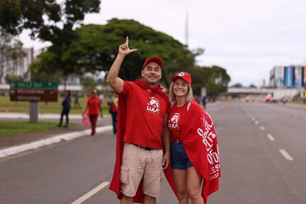 Apoiadores de Lula chegando para assistir à posse- Metrópoles