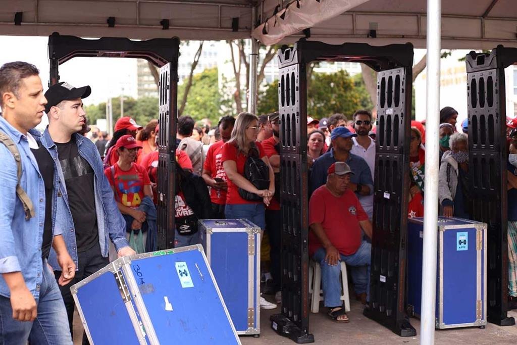 Apoiadores de Lula chegando para assistir à posse- Metrópoles