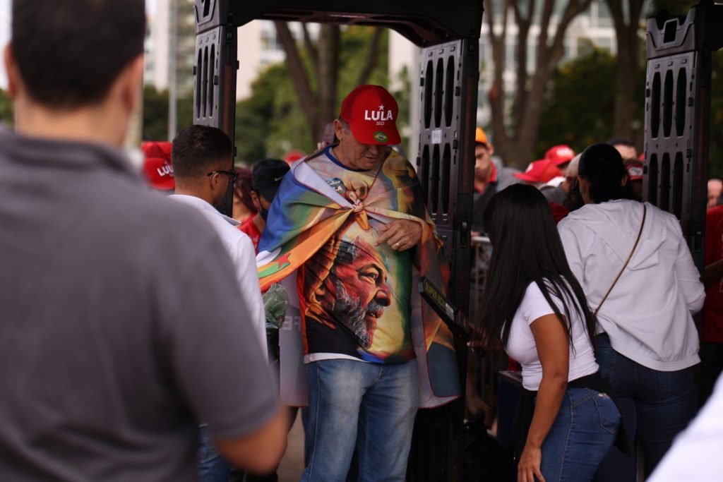Brasília (DF), 01/01/2023 Por volta das 08:45 é iniciada a segunda revista e liberado o público para o acesso à Praça dos Três poderes. Na Praça há restrição de público de 40mil pessoas. Local: Esplanada dos Ministérios, Brasília DF