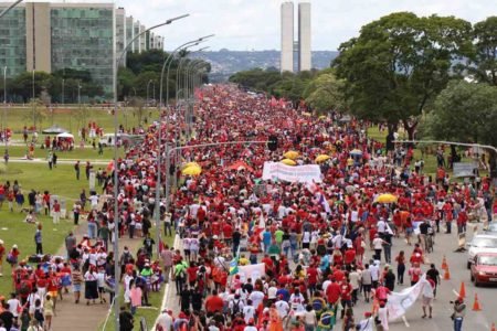 apoiadores de Lula formam filas quilométricas para acompanhar posse em Brasília
