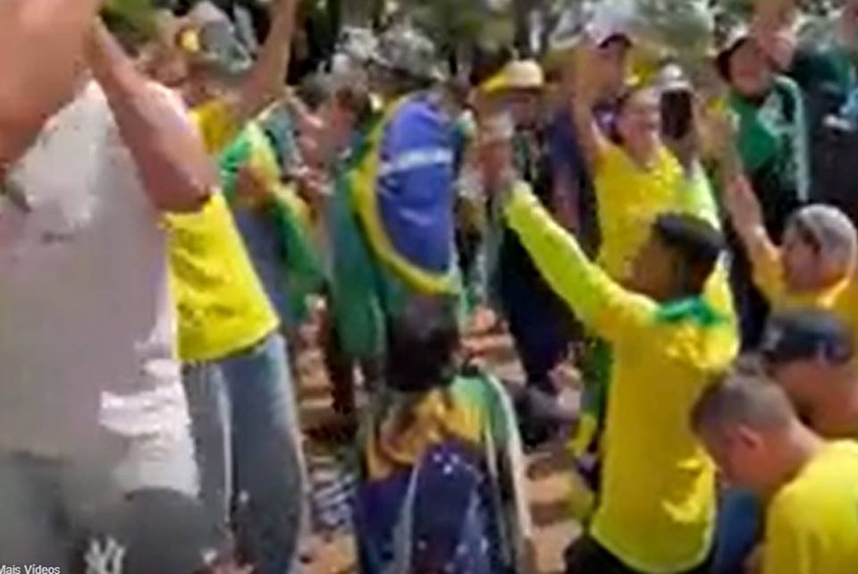 Com bolão, transição reúne aliados para assistir ao jogo do Brasil