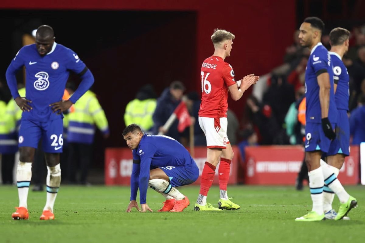 Clássico termina empatado, Chelsea sofre goleada, Arsenal alcança a  liderança Os resultados do dia na Premier League - Lance!