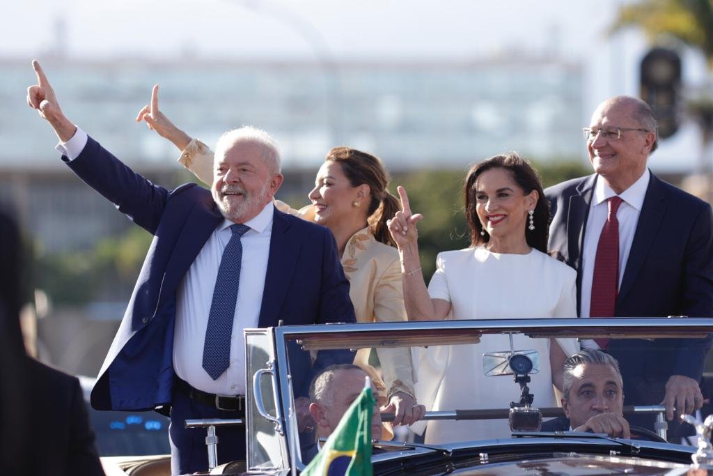 Ameaçado de morte, Lula reclama de carro blindado em Parintins e