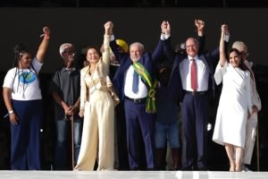 “Juntos somos fortes, divididos seremos sempre o país do futuro que nunca chega”, diz Lula